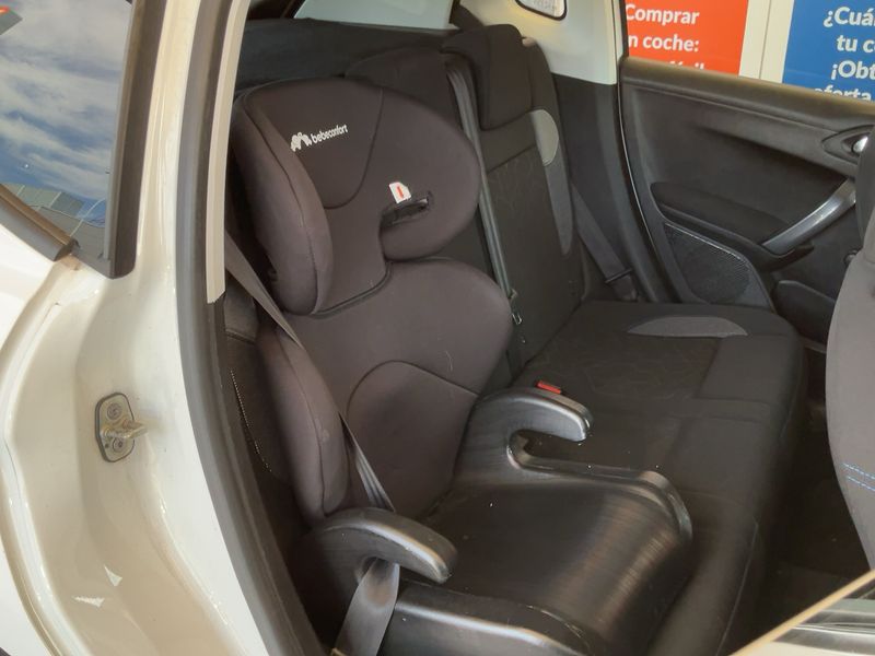 Peugeot 2008 1.6 Blue-HDi Style 2018 – снимка 19