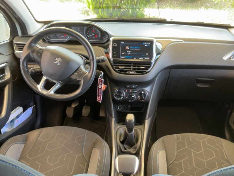 Peugeot 2008 1.6 Blue-HDi Style 2018 – снимка 17
