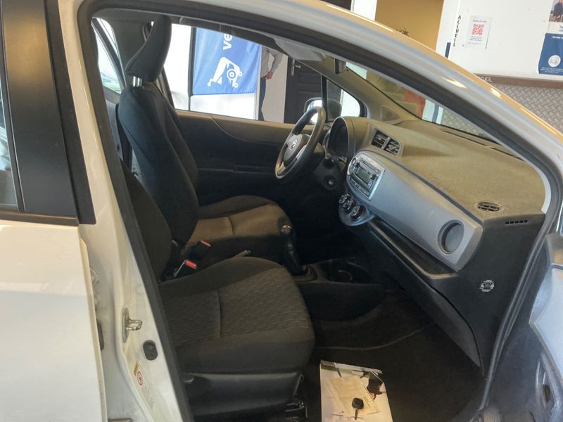 Toyota Yaris 1.0 VVT-i Active 2011 – снимка 3