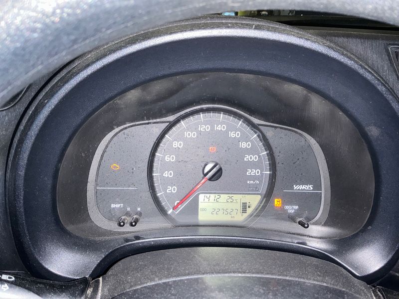Toyota Yaris 1.0 VVT-i Active 2011 – снимка 4