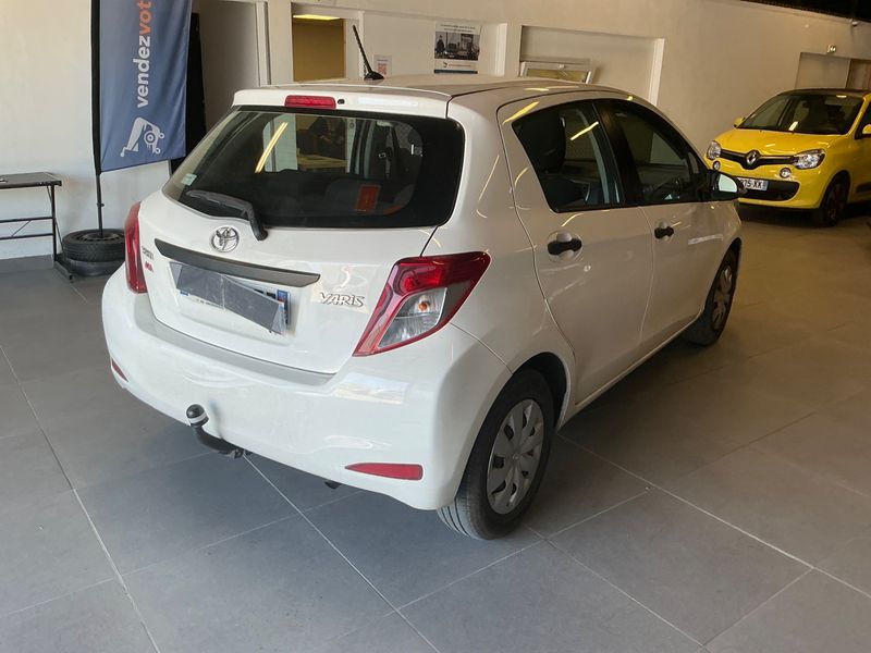 Toyota Yaris 1.0 VVT-i Active 2011 – снимка 2