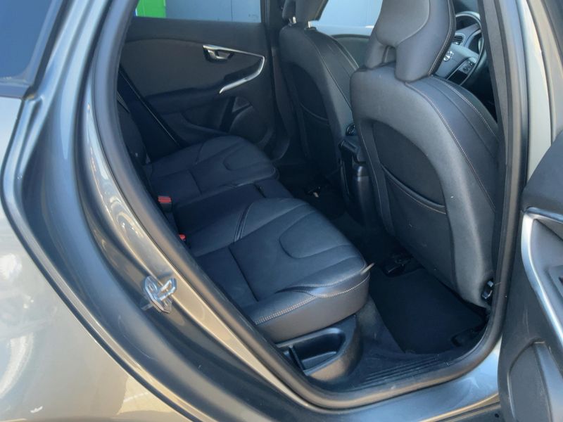 Volvo V40 Cross Country 2.0 D3 2019 – снимка 19
