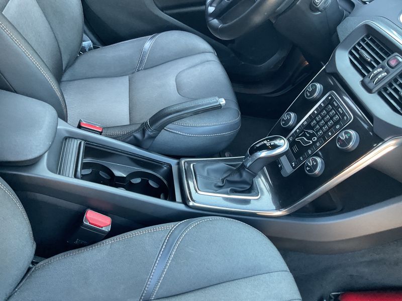 Volvo V40 Cross Country 2.0 D3 2019 – снимка 31