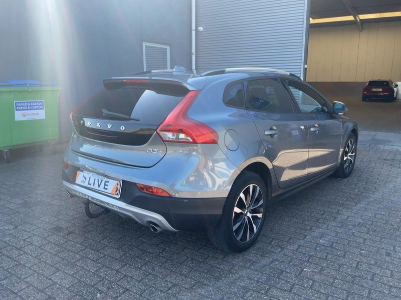 Volvo V40 Cross Country 2.0 D3 2019 – снимка 8
