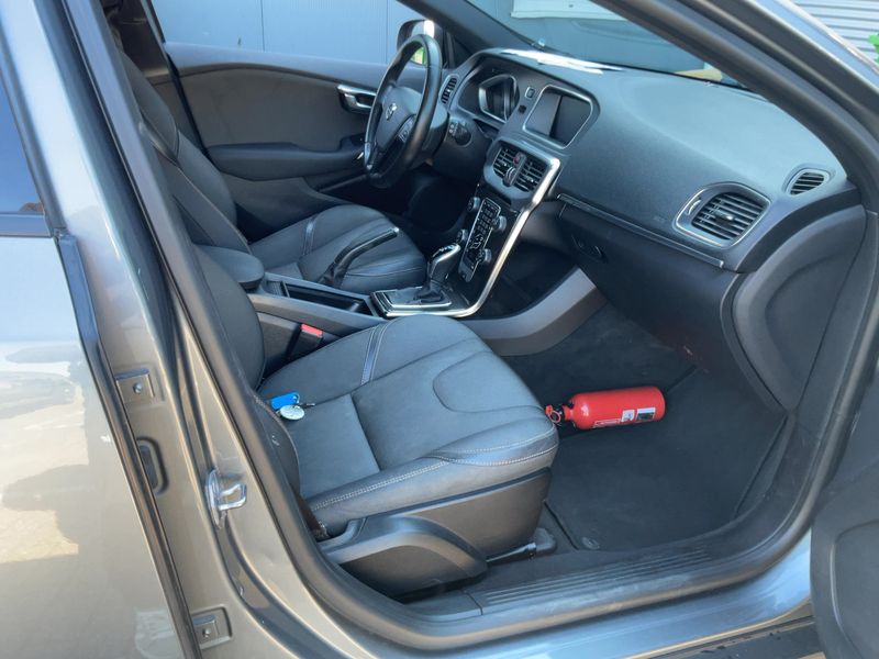 Volvo V40 Cross Country 2.0 D3 2019 – снимка 16