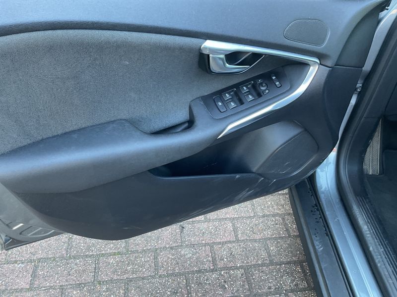 Volvo V40 Cross Country 2.0 D3 2019 – снимка 38