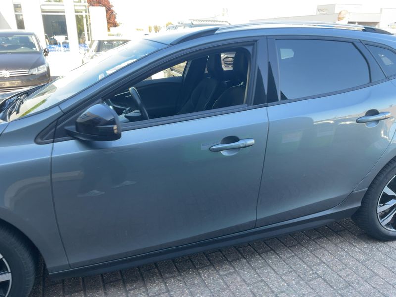 Volvo V40 Cross Country 2.0 D3 2019 – снимка 4