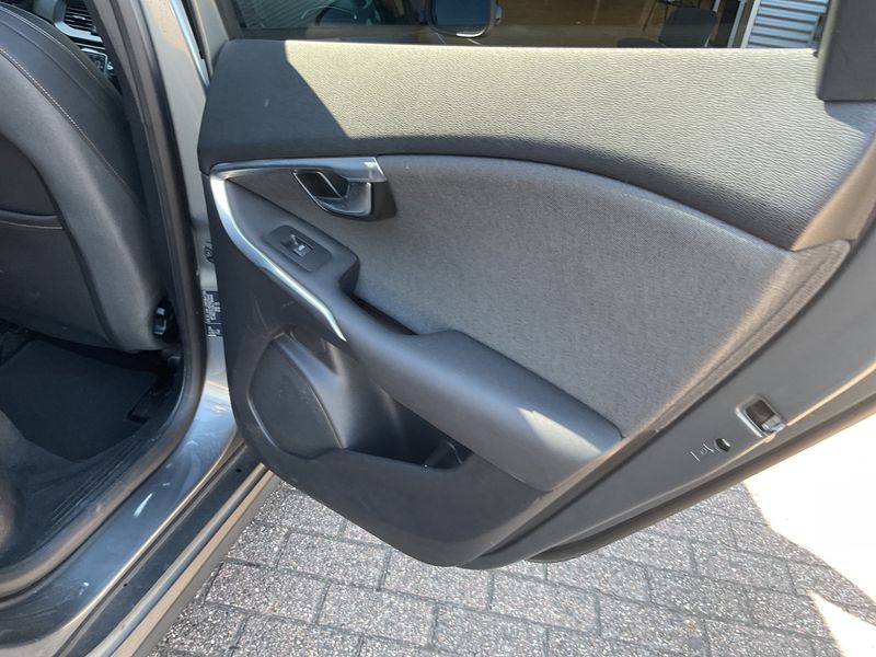 Volvo V40 Cross Country 2.0 D3 2019 – снимка 32