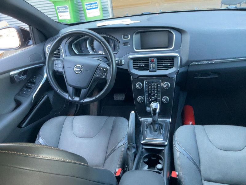 Volvo V40 Cross Country 2.0 D3 2019 – снимка 17