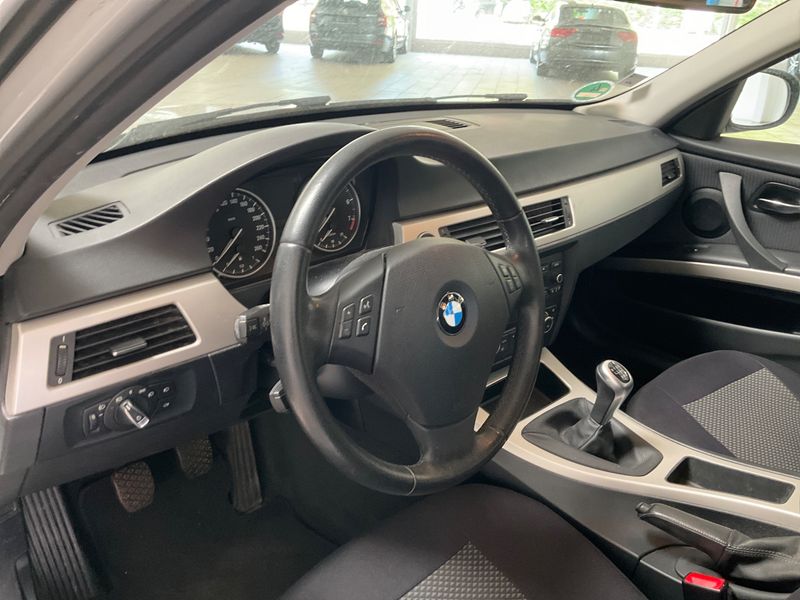 BMW 3er 320i 2012 – снимка 25
