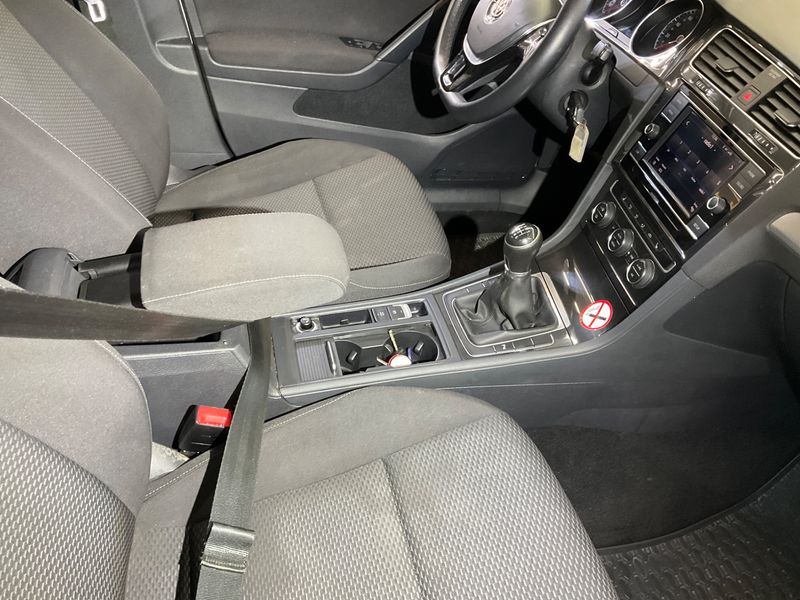 Volkswagen Golf VII 1.0 TSI Trendline BlueMotion Tech 2019 – снимка 28