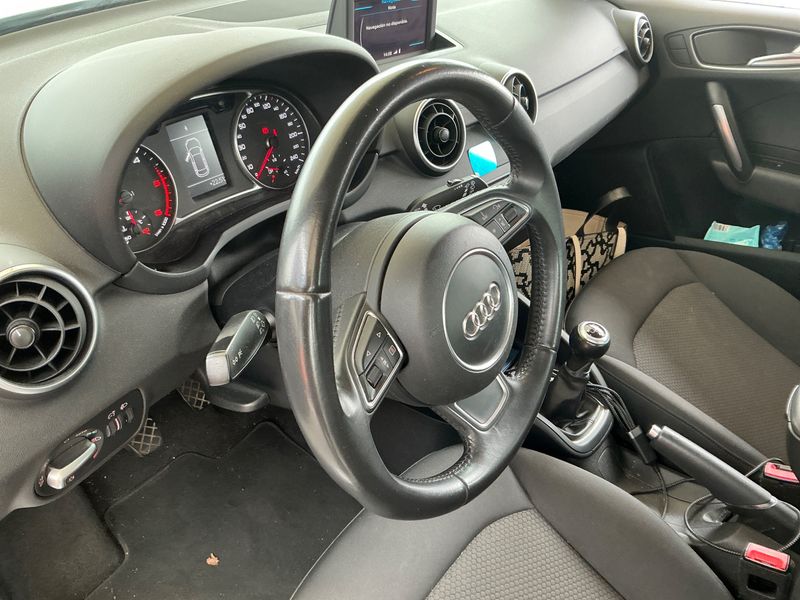 Audi A1 Sportback 1.6 TDI Attraction 2014 – снимка 23