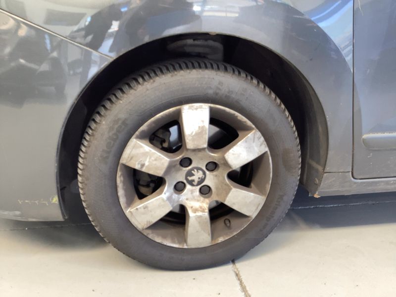 Peugeot 5008 1.6 Blue-HDi Active Business 2016 – снимка 3