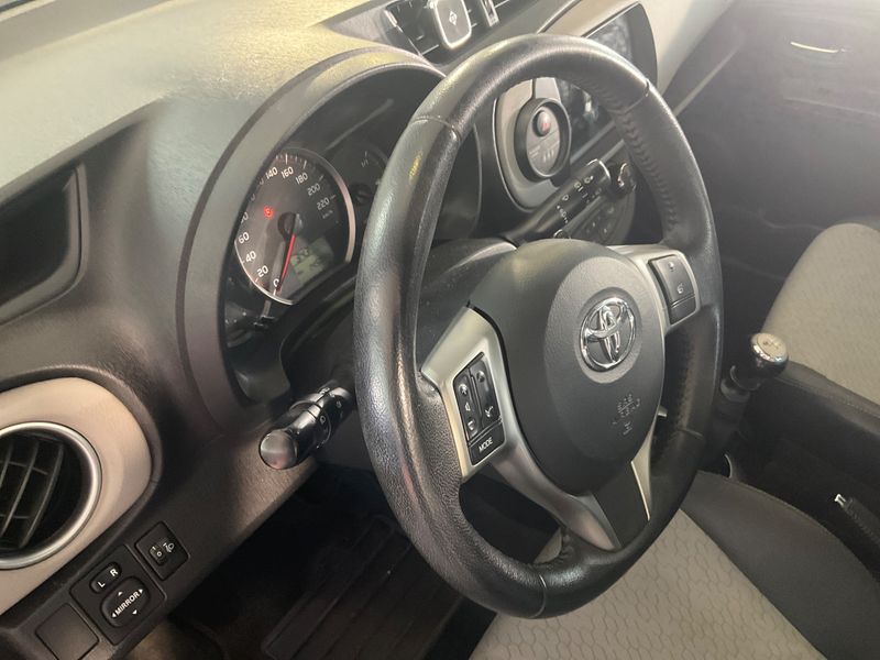 Toyota Yaris 1.33 Dual VVT-i Lounge 2012 – снимка 25