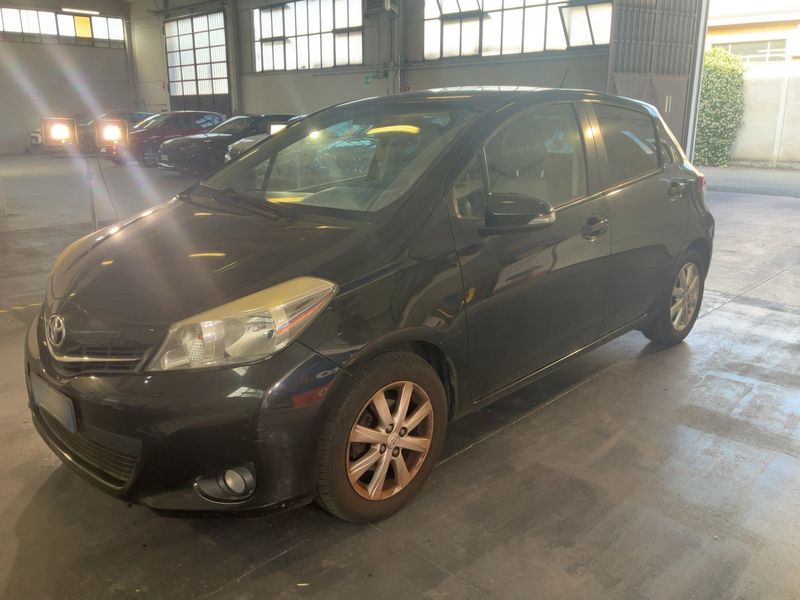 Toyota Yaris 1.33 Dual VVT-i Lounge 2012 – снимка 2
