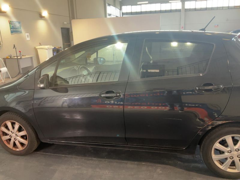 Toyota Yaris 1.33 Dual VVT-i Lounge 2012 – снимка 4