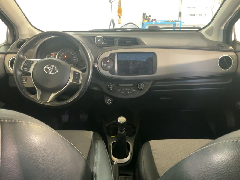 Toyota Yaris 1.33 Dual VVT-i Lounge 2012 – снимка 17