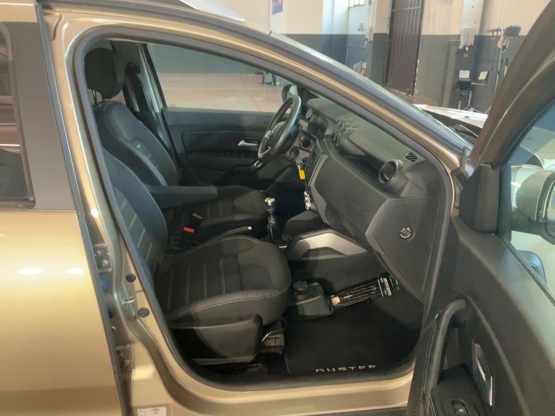 Dacia Duster 1.6 SCe LPG Prestige 2019 – снимка 16