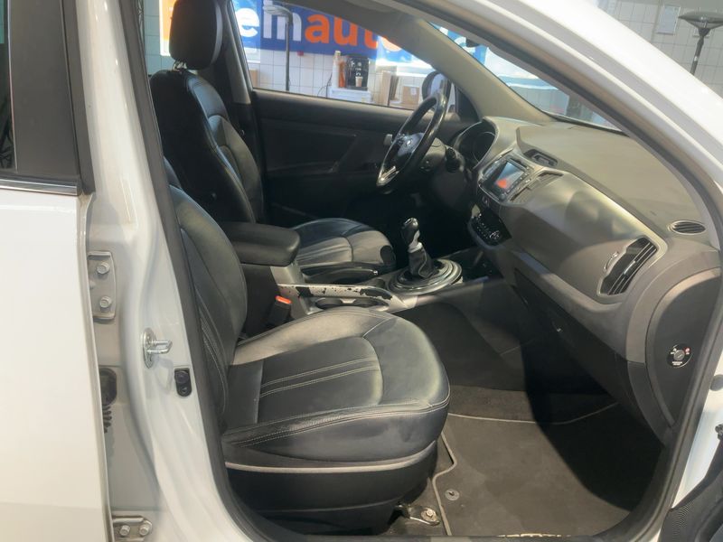 Kia Sportage 2.0 CRDi Spirit 4WD 2015 – снимка 17