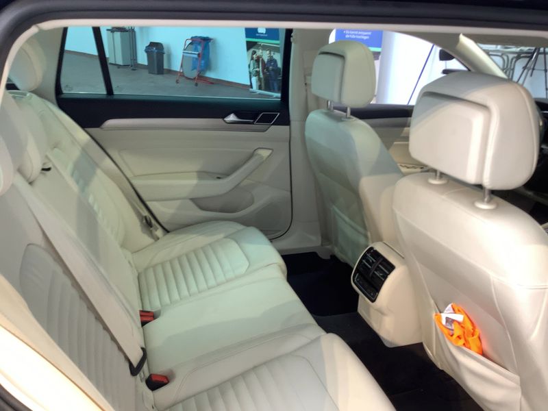 Volkswagen Passat 2.0 TDI Highline 4Motion BlueMotion Tech 2015 – снимка 19
