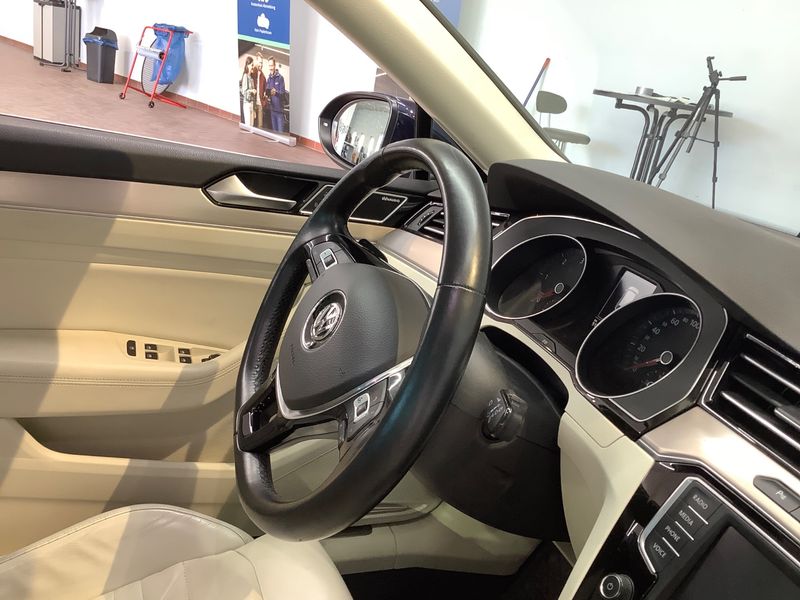 Volkswagen Passat 2.0 TDI Highline 4Motion BlueMotion Tech 2015 – снимка 24