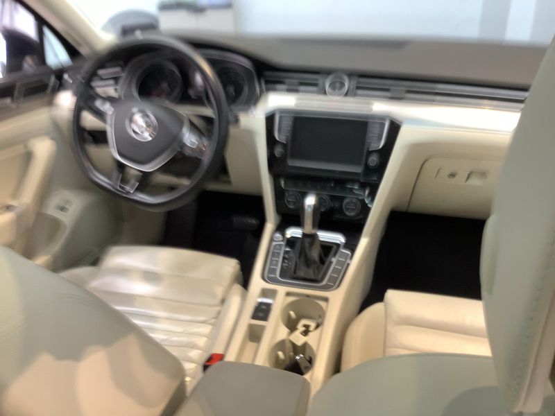 Volkswagen Passat 2.0 TDI Highline 4Motion BlueMotion Tech 2015 – снимка 17