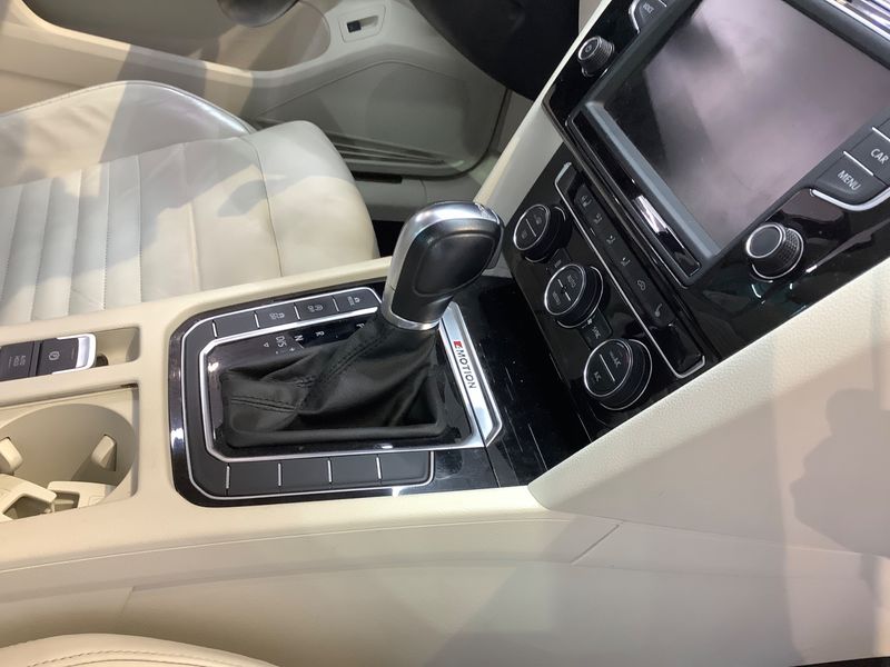 Volkswagen Passat 2.0 TDI Highline 4Motion BlueMotion Tech 2015 – снимка 25