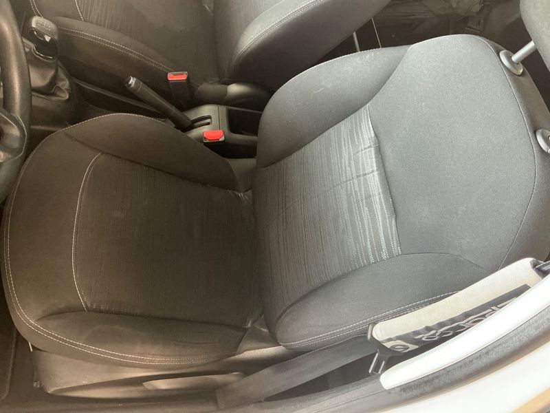 Peugeot 208 1.6 Blue-HDi Affaire Pack Clim 2015 – снимка 22