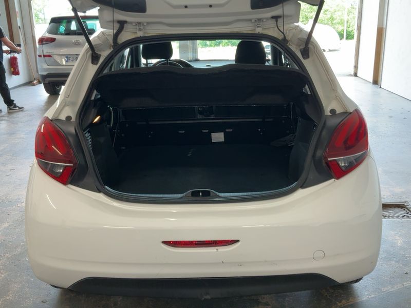 Peugeot 208 1.6 Blue-HDi Affaire Pack Clim 2015 – снимка 15