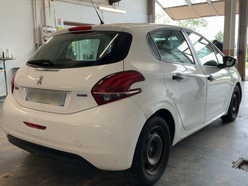 Peugeot 208 1.6 Blue-HDi Affaire Pack Clim 2015 – снимка 8