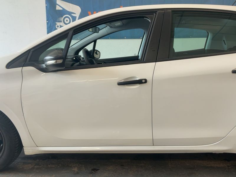 Peugeot 208 1.6 Blue-HDi Affaire Pack Clim 2015 – снимка 4