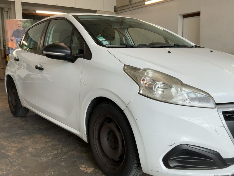 Peugeot 208 1.6 Blue-HDi Affaire Pack Clim 2015 – снимка 12