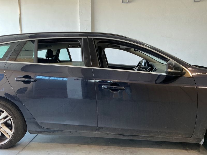 Volvo V60 2.4 D6 Plug-in Hybrid Momentum AWD 2016 – снимка 10