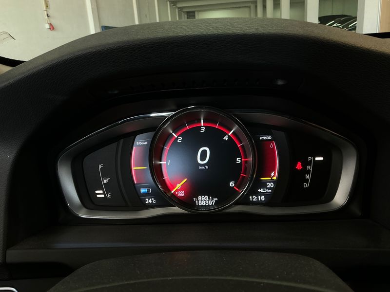 Volvo V60 2.4 D6 Plug-in Hybrid Momentum AWD 2016 – снимка 18