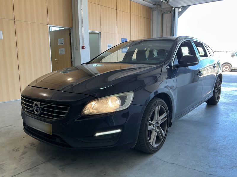 Volvo V60 2.4 D6 Plug-in Hybrid Momentum AWD 2016 – снимка 1