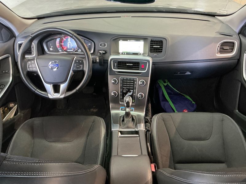 Volvo V60 2.4 D6 Plug-in Hybrid Momentum AWD 2016 – снимка 17
