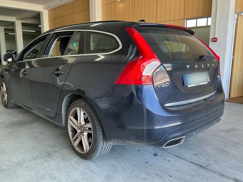 Volvo V60 2.4 D6 Plug-in Hybrid Momentum AWD 2016 – снимка 6