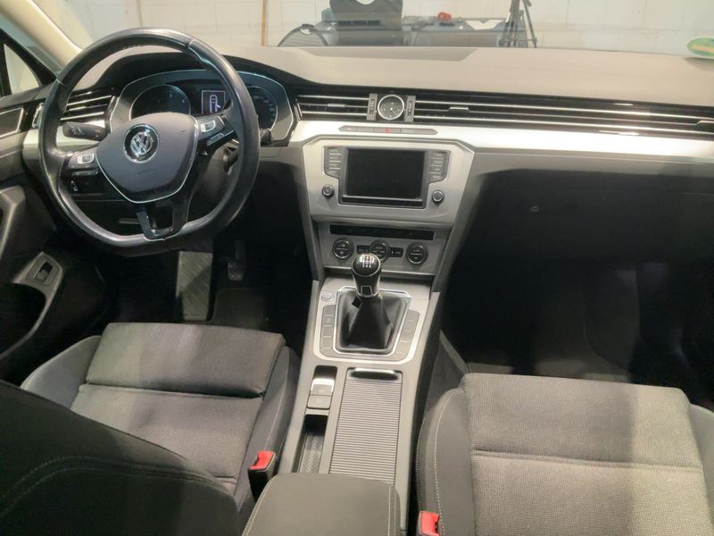 Volkswagen Passat 2.0 TDI Comfortline BlueMotion Tech 2016 – снимка 17