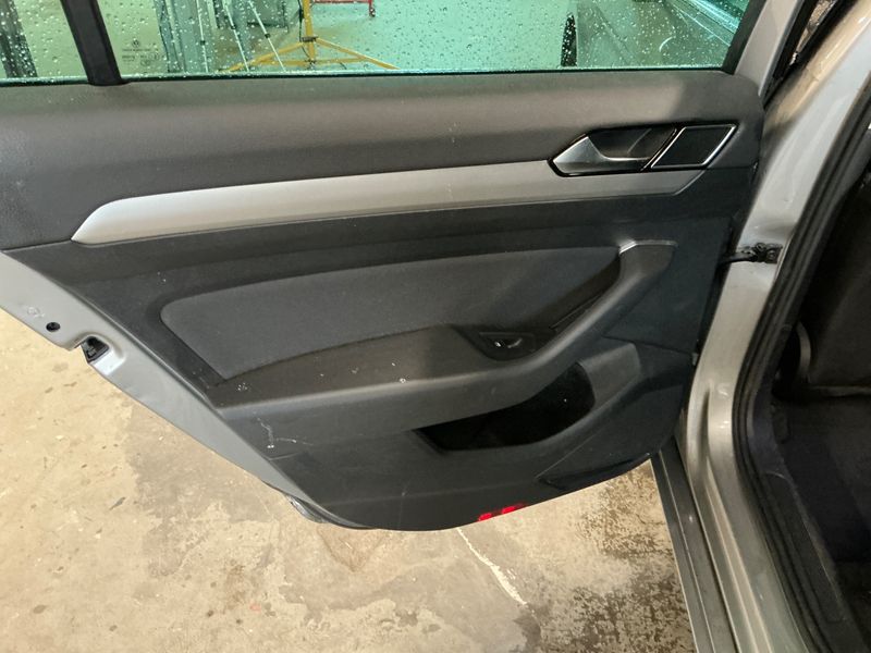 Volkswagen Passat 2.0 TDI Comfortline BlueMotion Tech 2017 – снимка 27