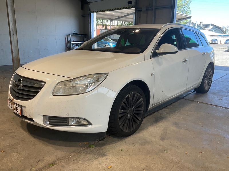 Opel Insignia Sports Tourer 2.0 CDTI Cosmo 2013 – снимка 1