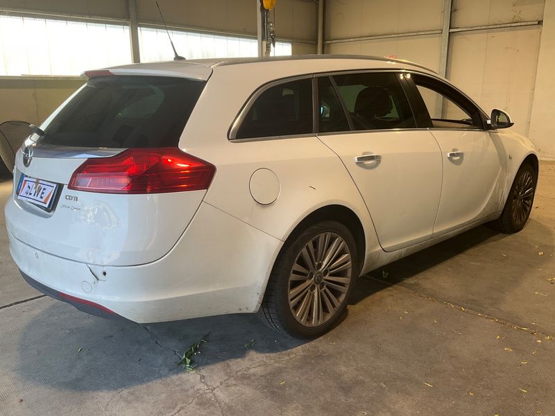 Opel Insignia Sports Tourer 2.0 CDTI Cosmo 2013 – снимка 2