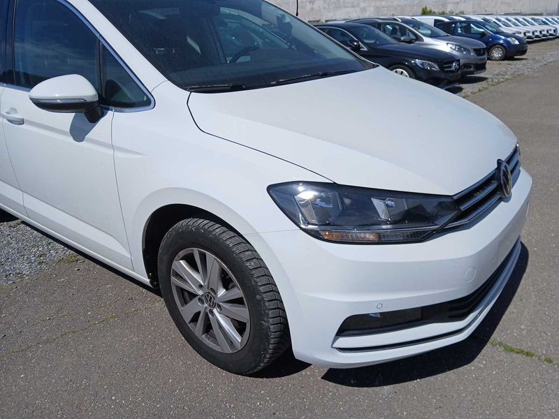 Volkswagen Touran 1.5 TSI ACT Highline BlueMotion 2022 – снимка 6