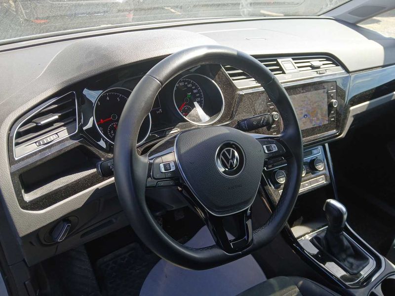 Volkswagen Touran 1.5 TSI ACT Highline BlueMotion 2022 – снимка 17