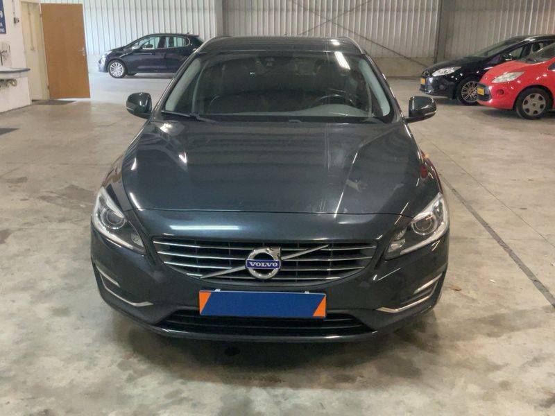 Volvo V60 2.4 D6 Plug-in Hybrid Summum AWD 2015 – снимка 14