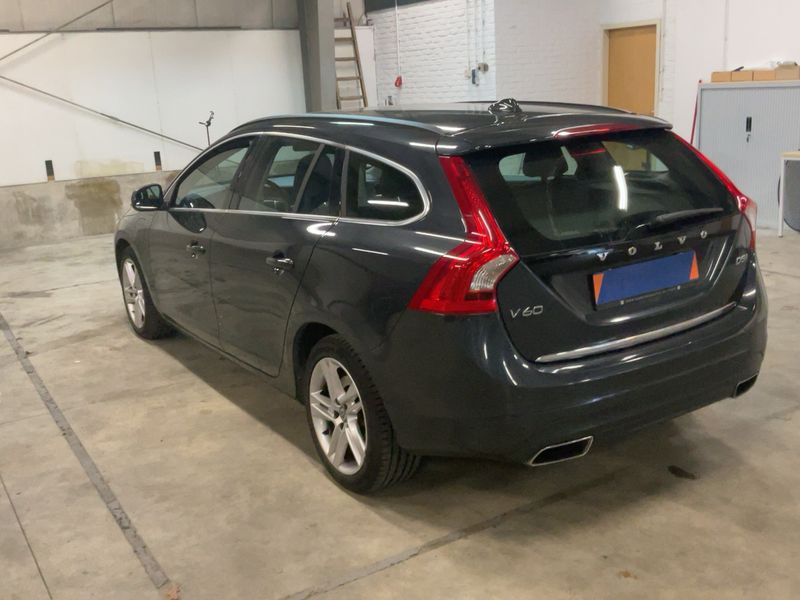 Volvo V60 2.4 D6 Plug-in Hybrid Summum AWD 2015 – снимка 6