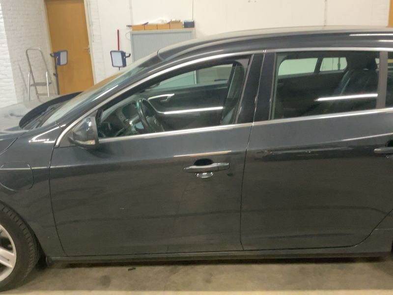 Volvo V60 2.4 D6 Plug-in Hybrid Summum AWD 2015 – снимка 4