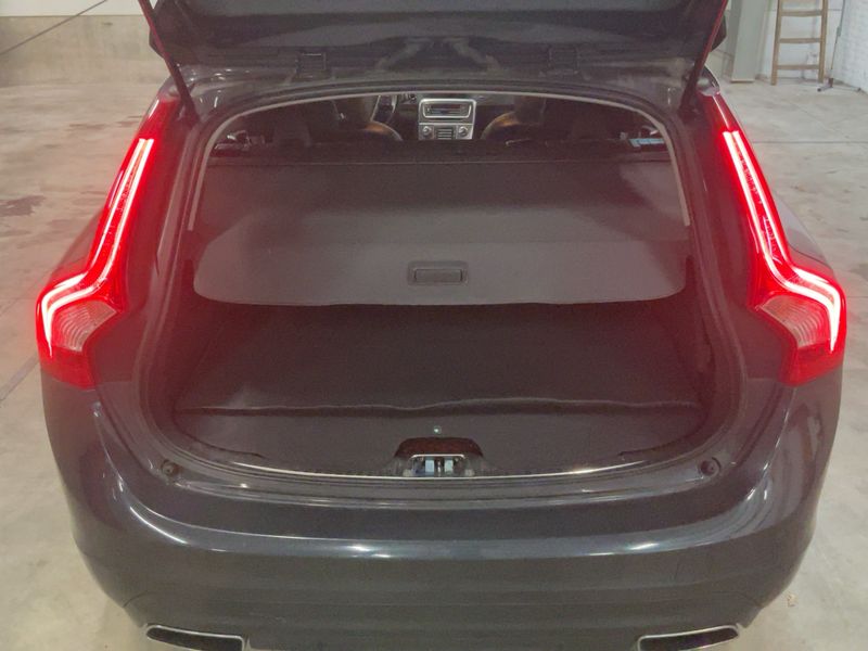 Volvo V60 2.4 D6 Plug-in Hybrid Summum AWD 2015 – снимка 15