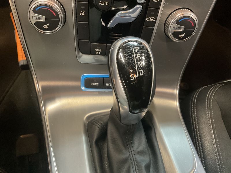Volvo V60 2.4 D6 Plug-in Hybrid Summum AWD 2015 – снимка 27