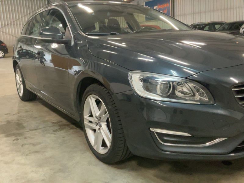 Volvo V60 2.4 D6 Plug-in Hybrid Summum AWD 2015 – снимка 12
