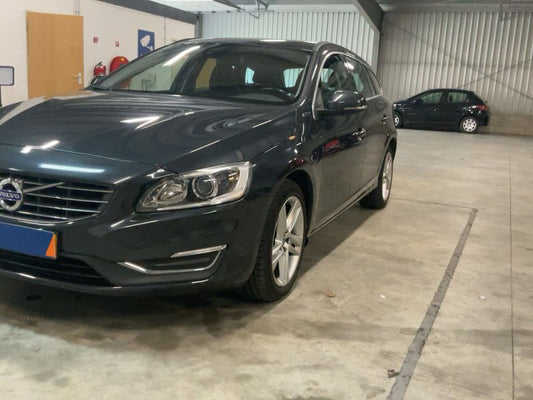Volvo V60 2.4 D6 Plug-in Hybrid Summum AWD 2015 – снимка 2